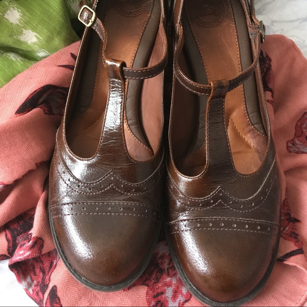 Like New T-Strap Leather Mary Jane Nurture 9.5